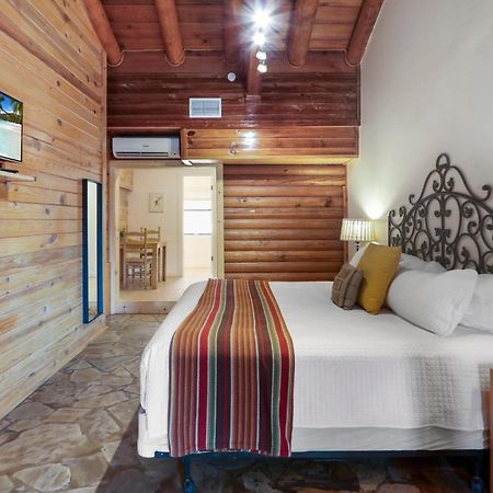 Wimberley Log Cabins Resort And Suites- Unit 3 外观 照片